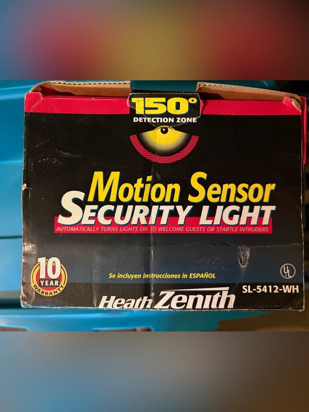 Heath Zenith SL-5412-WH Motion Sensor Security Light with a 150-degree detection